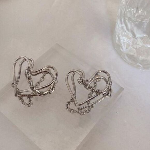 The Chain My Heart earrings with chain attached posts in 925 silver. - Picture 2 of 5